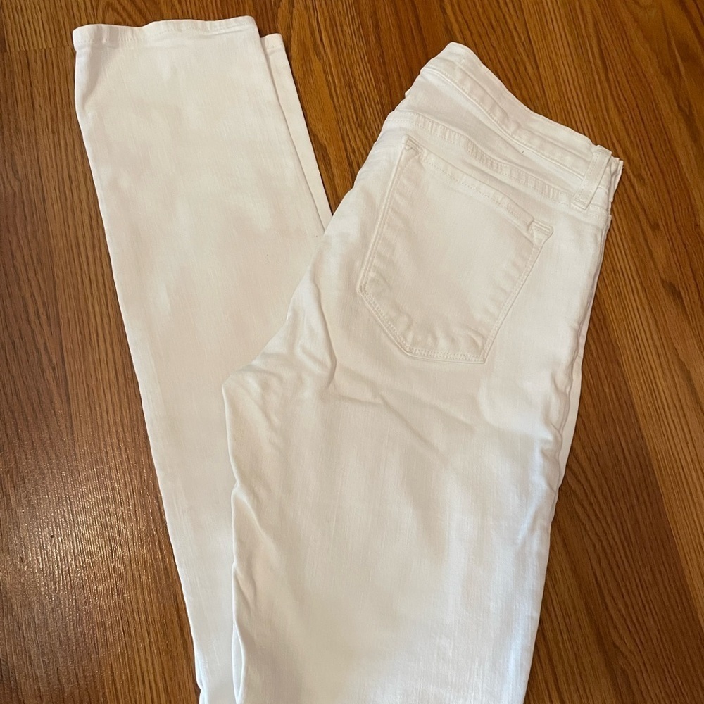 J Brand White Jeans Size 29 mid rise has slight puckering in front.